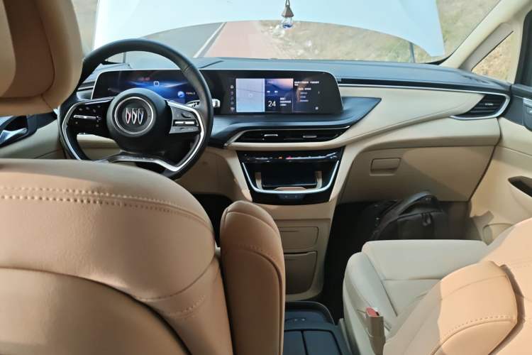 Used Buick GL8 New Energy 2025 Lu Shang Luxury Edition 7-Seater Center Console