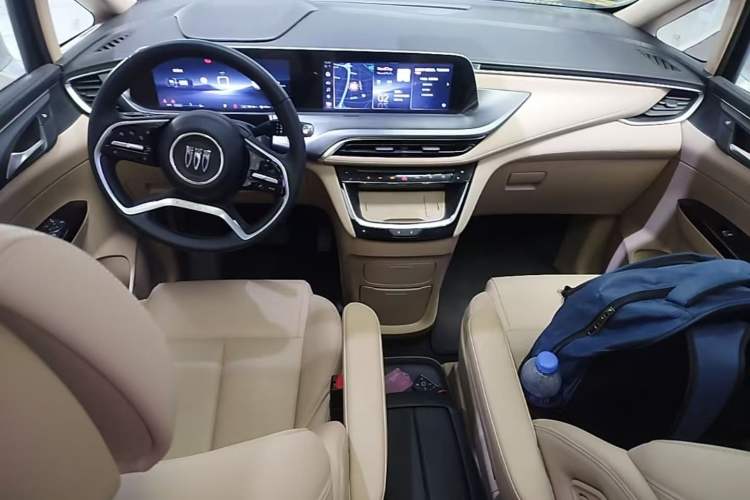 Used Buick GL8 New Energy 2025 Lu Shang Luxury Edition 7-Seater Center Console