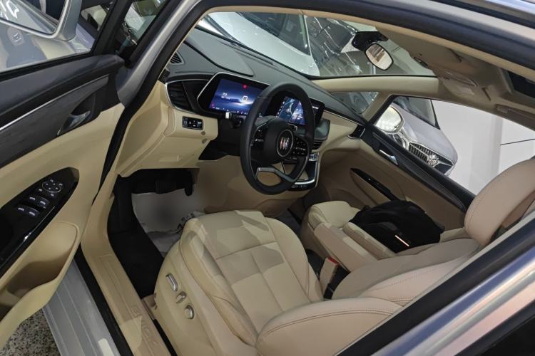 Used Buick GL8 New Energy 2025 Lushang First-Drive Edition 7-Seater Driver Seat