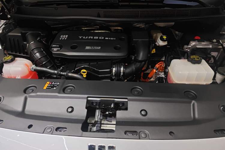 Used Buick GL8 New Energy 2025 Lushang First-Drive Edition 7-Seater Engine Bay