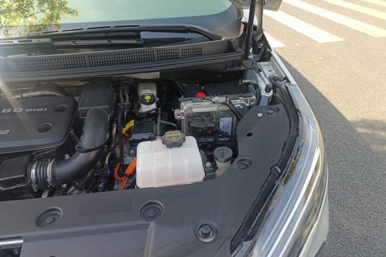 Used Buick GL8 New Energy 2025 Lushang First-Drive Edition 7-Seater Engine Bay Left