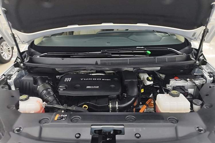 Used Buick GL8 New Energy 2025 Lushang First-Drive Edition 7-Seater Engine Bay