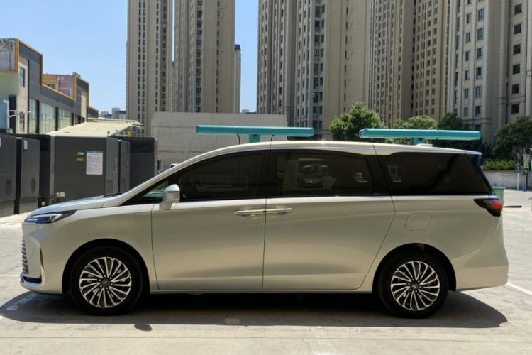 Used Buick GL8 New Energy 2025 Lu Shang Smart Enjoyment Edition 7-Seater Exterior 12