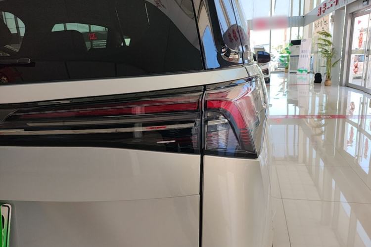 Used Buick GL8 New Energy 2025 Lu Shang Luxury Edition 7-Seater Exterior 3