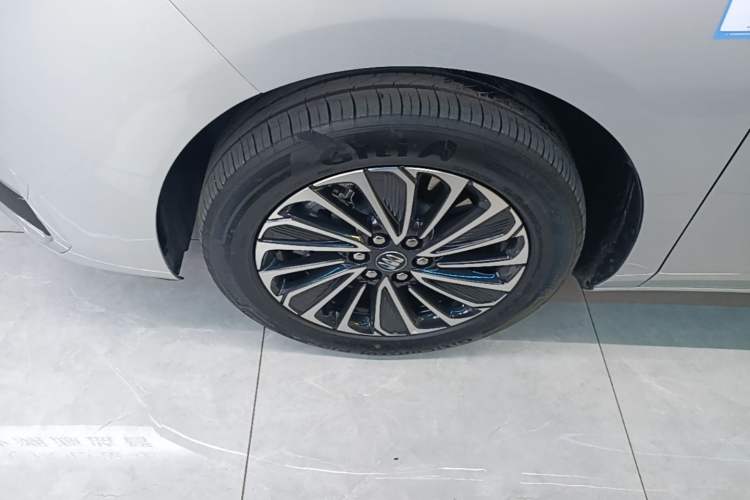 Used Buick GL8 New Energy 2025 Lu Shang Luxury Edition 7-Seater Exterior 4