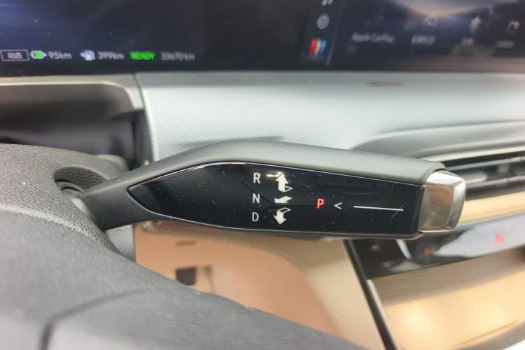 Used Buick GL8 New Energy 2025 Lushang First-Drive Edition 7-Seater Gear Lever