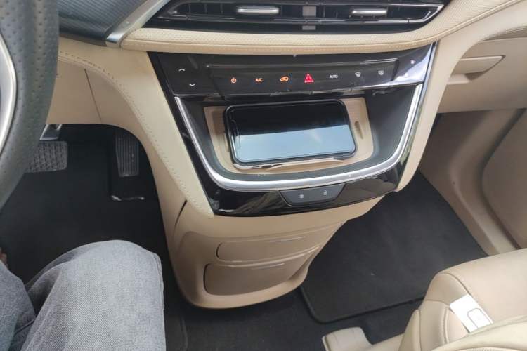 Used Buick GL8 New Energy 2025 Lu Shang Luxury Edition 7-Seater Gear Lever