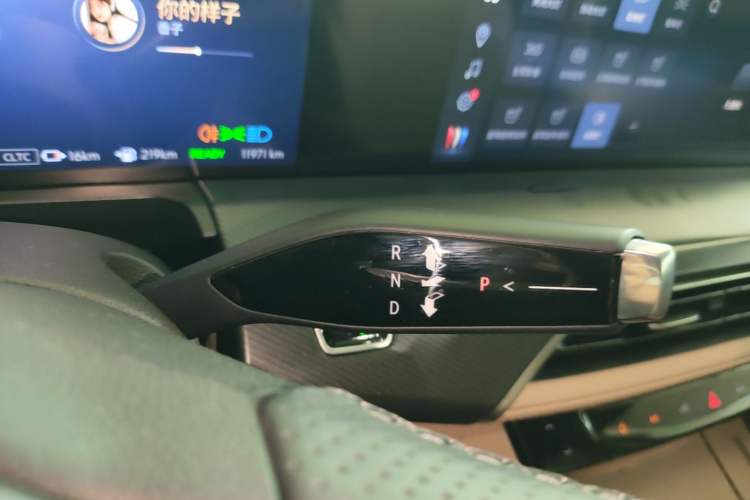 Used Buick GL8 New Energy 2025 Lu Shang Luxury Edition 7-Seater Gear Lever
