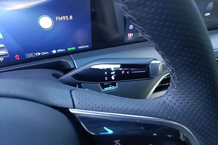 Used Buick GL8 New Energy 2025 Lu Shang Luxury Edition 7-Seater Gear Lever