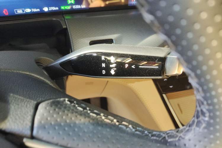 Used Buick GL8 New Energy 2025 Lu Shang Luxury Edition 7-Seater Gear Lever