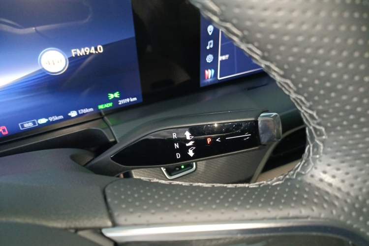 Used Buick GL8 New Energy 2025 Lu Shang Luxury Edition 7-Seater Gear Lever