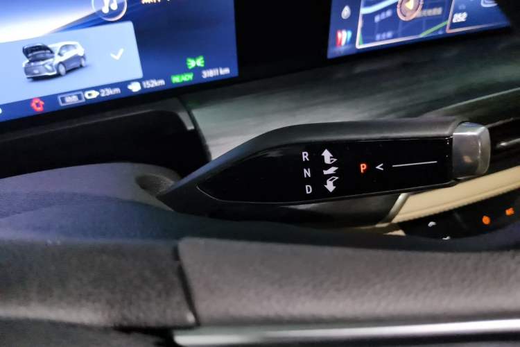Used Buick GL8 New Energy 2025 Lushang First-Drive Edition 7-Seater Gear Lever