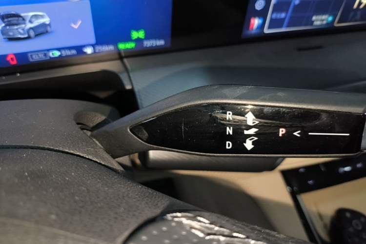 Used Buick GL8 New Energy 2025 Lu Shang Luxury Edition 7-Seater Gear Lever