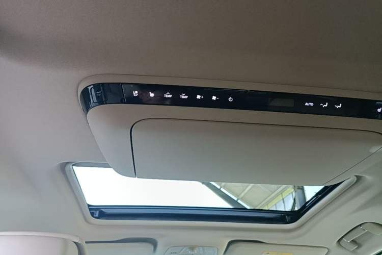Used Buick GL8 New Energy 2025 Lu Shang Luxury Edition 7-Seater Headliner