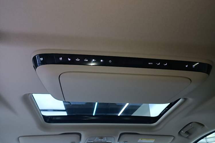 Used Buick GL8 New Energy 2025 Lu Shang Luxury Edition 7-Seater Headliner