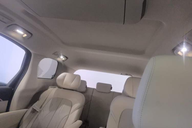 Used Buick GL8 New Energy 2025 Lu Shang Luxury Edition 7-Seater Headliner