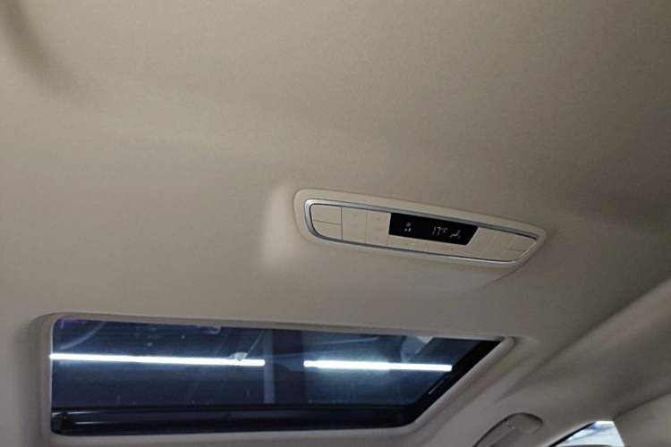 Used Buick GL8 New Energy 2025 Lushang First-Drive Edition 7-Seater Headliner