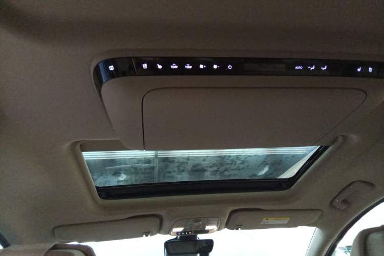 Used Buick GL8 New Energy 2025 Lu Shang Luxury Edition 7-Seater Headliner