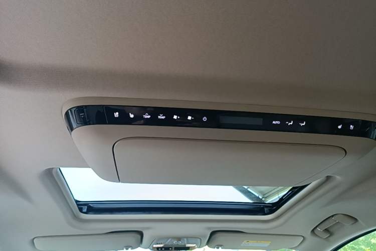 Used Buick GL8 New Energy 2025 Lu Shang Luxury Edition 7-Seater Headliner