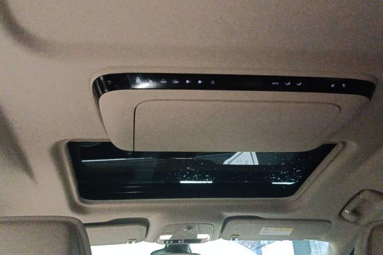 Used Buick GL8 New Energy 2025 Lu Shang Luxury Edition 7-Seater Headliner