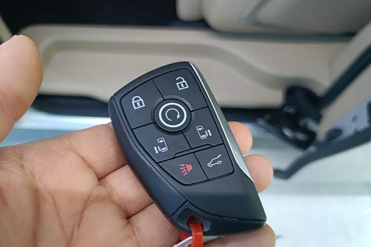 Used Buick GL8 New Energy 2025 Lu Shang Luxury Edition 7-Seater Interior 1