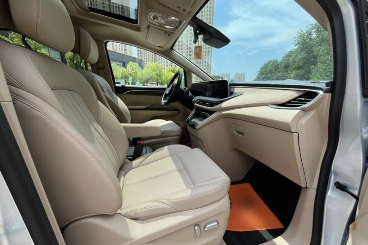 Used Buick GL8 New Energy 2025 Lu Shang Luxury Edition 7-Seater Interior 10