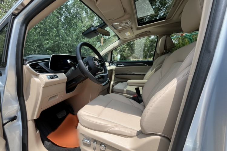 Used Buick GL8 New Energy 2025 Lu Shang Luxury Edition 7-Seater Interior 11