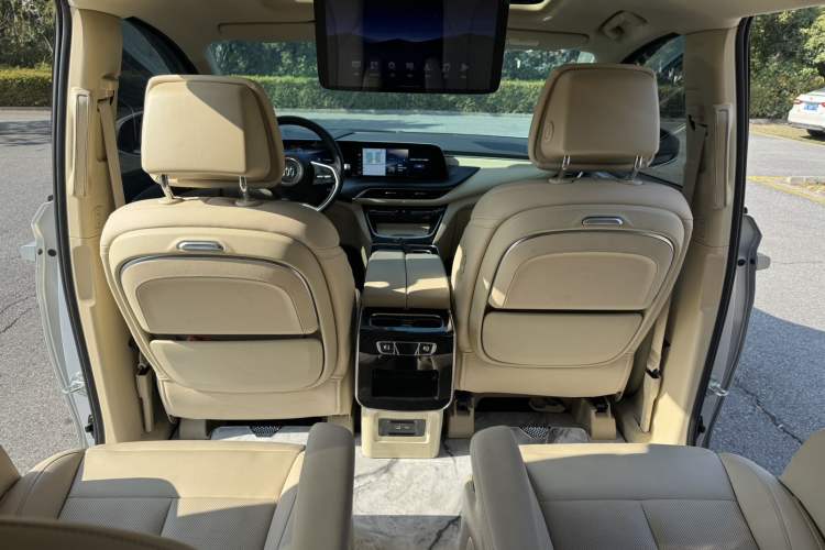 Used Buick GL8 New Energy 2025 Lu Shang Luxury Edition 7-Seater Interior 12