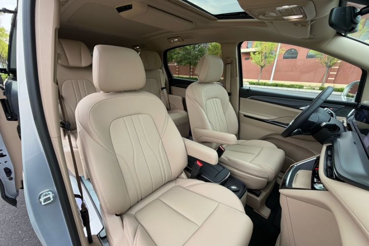Used Buick GL8 New Energy 2025 Lu Shang Luxury Edition 7-Seater Interior 2