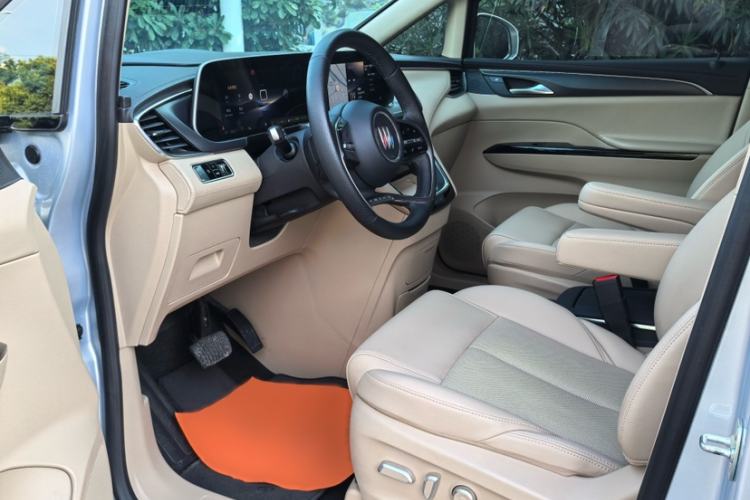 Used Buick GL8 New Energy 2025 Lu Shang Luxury Edition 7-Seater Interior 2