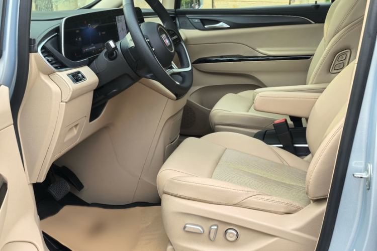 Used Buick GL8 New Energy 2025 Lu Shang Luxury Edition 7-Seater Interior 2