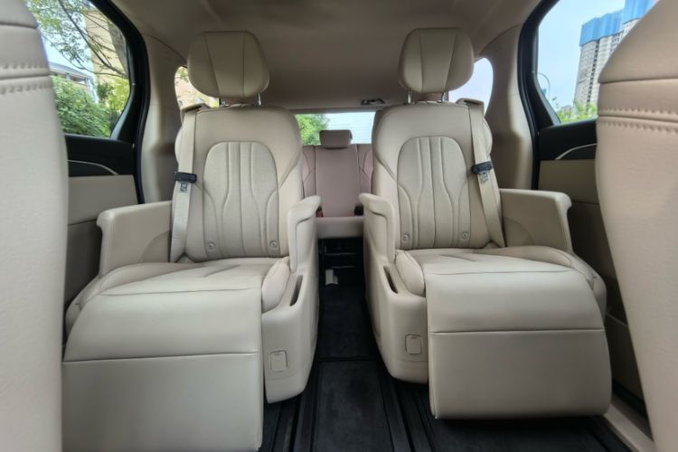Used Buick GL8 New Energy 2025 Lu Shang Luxury Edition 7-Seater Interior 3