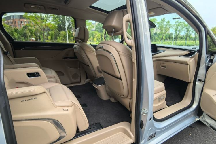 Used Buick GL8 New Energy 2025 Lu Shang Luxury Edition 7-Seater Interior 4