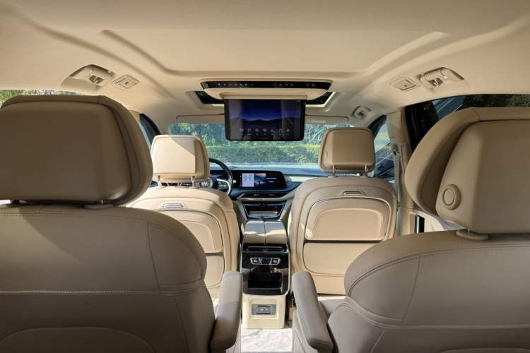 Used Buick GL8 New Energy 2025 Lu Shang Luxury Edition 7-Seater Interior 5