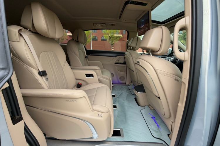 Used Buick GL8 New Energy 2025 Lu Shang Luxury Edition 7-Seater Interior 5