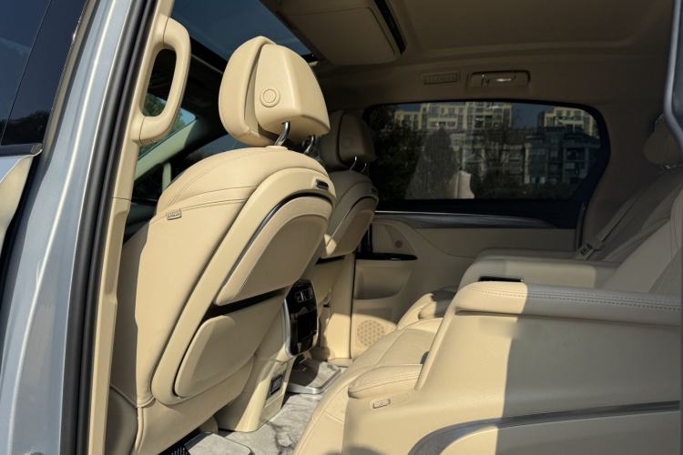 Used Buick GL8 New Energy 2025 Lu Shang Luxury Edition 7-Seater Interior 6