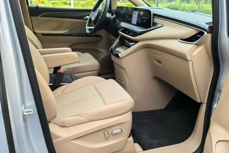 Used Buick GL8 New Energy 2025 Lu Shang Luxury Edition 7-Seater Interior 6