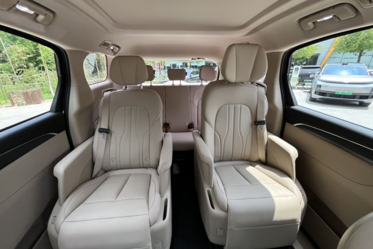 Used Buick GL8 New Energy 2025 Lu Shang Luxury Edition 7-Seater Interior 7
