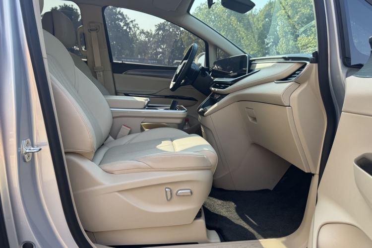 Used Buick GL8 New Energy 2025 Lu Shang Luxury Edition 7-Seater Interior 9