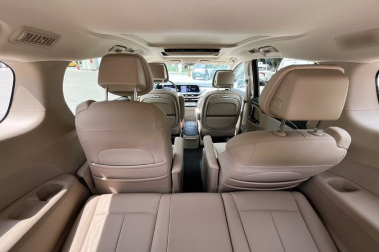 Used Buick GL8 New Energy 2025 Lu Shang Luxury Edition 7-Seater Interior 9