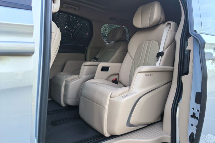 Used Buick GL8 New Energy 2025 Lu Shang Luxury Edition 7-Seater Interior 9