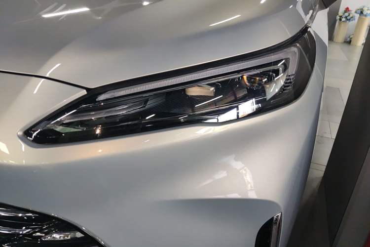 Used Buick GL8 New Energy 2025 Lu Shang Luxury Edition 7-Seater Left Front Headlight