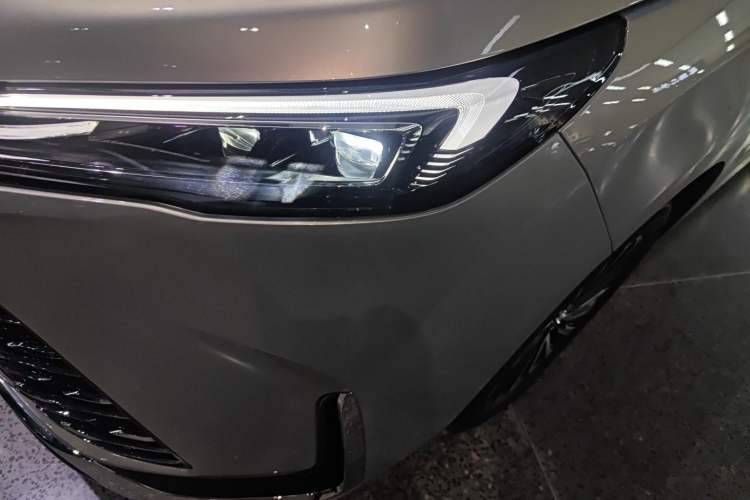 Used Buick GL8 New Energy 2025 Lushang First-Drive Edition 7-Seater Left Front Headlight