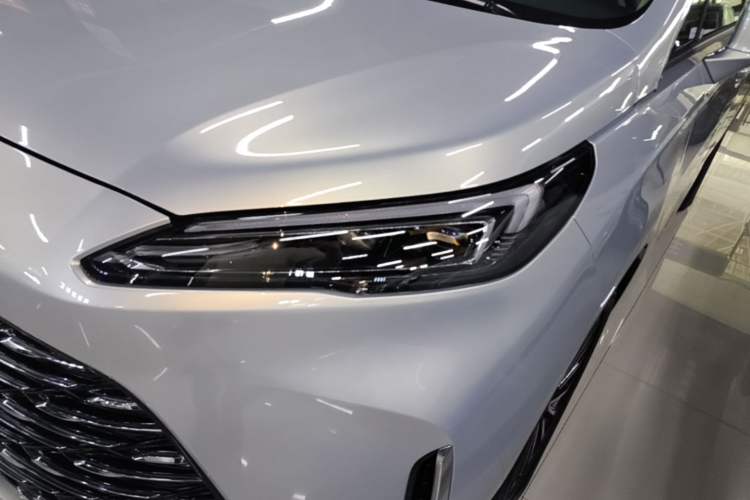 Used Buick GL8 New Energy 2025 Lu Shang Luxury Edition 7-Seater Left Front Headlight