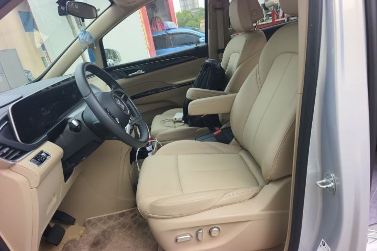 Used Buick GL8 New Energy 2025 Lushang First-Drive Edition 7-Seater Left Front Seat