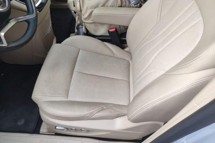 Used Buick GL8 New Energy 2025 Lu Shang Luxury Edition 7-Seater Left Front Seat
