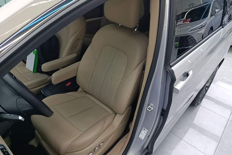 Used Buick GL8 New Energy 2025 Lu Shang Luxury Edition 7-Seater Left Front Seat