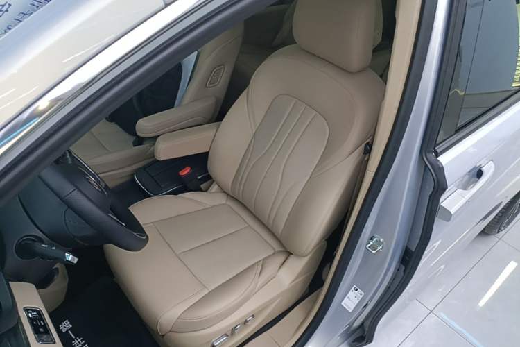 Used Buick GL8 New Energy 2025 Lu Shang Luxury Edition 7-Seater Left Front Seat