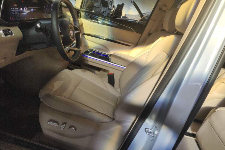 Used Buick GL8 New Energy 2025 Lu Shang Luxury Edition 7-Seater Left Front Seat