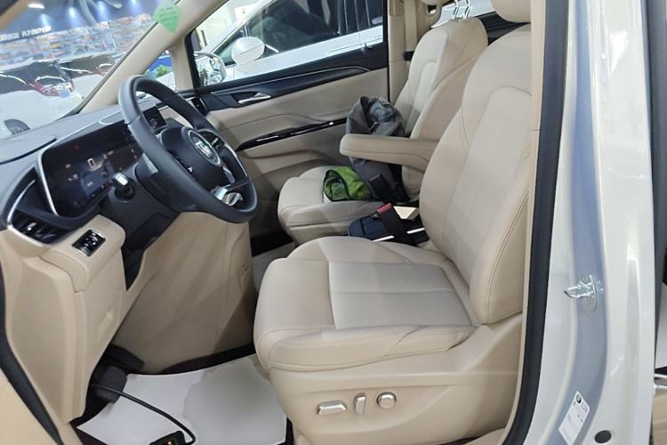 Used Buick GL8 New Energy 2025 Lushang First-Drive Edition 7-Seater Left Front Seat